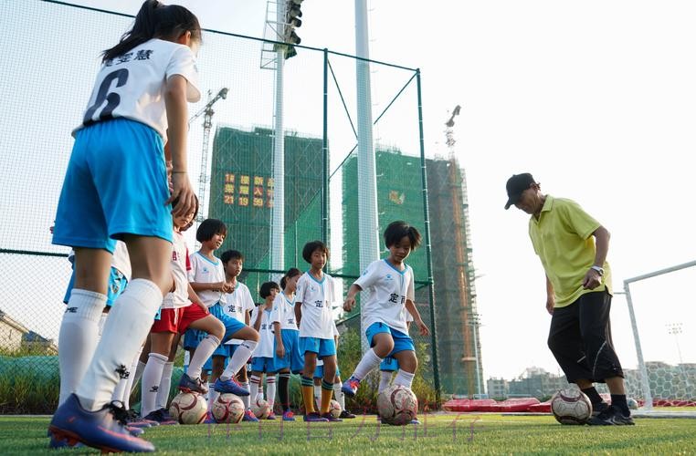 新华社：为何这个山区县学生家长给足球教育“打call”？